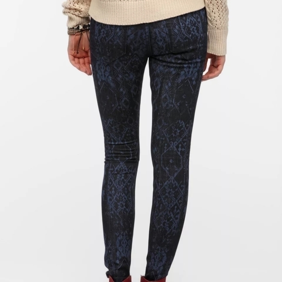 BDG Urban Outfitters Mid Rise Laser Print Twig Ankle Jeans sz 29 Dark Wash - Picture 3 of 15